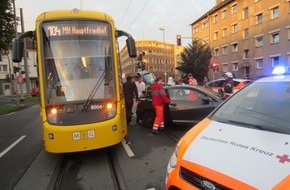 Feuerwehr Mülheim an der Ruhr: FW-MH: Verkehrsunfall mit mehreren verletzten Personen #fwmh