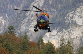 PIZ Ausrüstung, Informationstechnik und Nutzung: Technischer Defekt: Bundeswehr und Bergwacht retten 14 Personen aus Seilbahn-Kabine der WTD 52