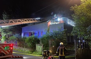 Feuerwehr Bochum: FW-BO: Wohnungsbrand in einem leerstehenden Fachwerkhaus in Bochum Langendreer