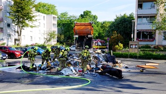 Feuerwehr Ratingen: FW Ratingen: Brand in Müllwagen - Personal reagiert goldrichtig (bebildert)