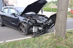 Kreispolizeibehörde Herford: POL-HF: Verkehrsunfall mit Personenschaden- Porsche kollidiert mit Baum