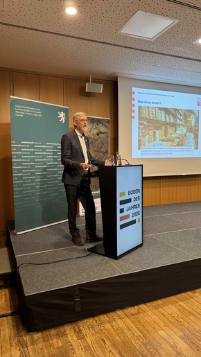 Hessen übernimmt Schirmherrschaft für den Archivboden – Boden des Jahres 2026