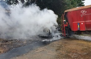Kreisfeuerwehrverband Rendsburg-Eckernförde: FW-RD: Landwirtschaftliche Zugmaschine geht in Flammen auf
