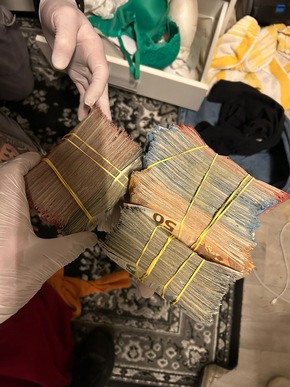 POL-K: 251204-3-K Haftbefehle gegen mutmaßliche Dealer vollstreckt - Heroin und circa 40.000 Euro sichergestellt