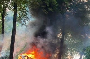 Feuerwehr Oberhausen: FW-OB: Wohnmobil in Vollbrand