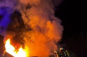 Feuerwehr Schermbeck: FW-Schermbeck: Gemeldeter Gewerbe-/Industriehallenbrand