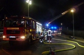 Feuerwehr Heiligenhaus: FW-Heiligenhaus: Zwei Verletzte nach Feuer in Mehrfamilienhaus (Meldung 8/2018)