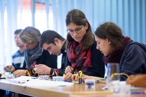 Lehrerkongress der Chemie in Baden-Württemberg / Experimentieren und Informieren für einen spannenden Chemie-Unterricht