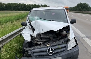 Polizeiinspektion Delmenhorst / Oldenburg - Land / Wesermarsch: POL-DEL: Autobahnpolizei Ahlhorn: Verkehrsunfall mit hohem Sachschaden auf der Autobahn 1 in Cappeln +++ Sekundenschlaf als m&ouml;gliche Ursache