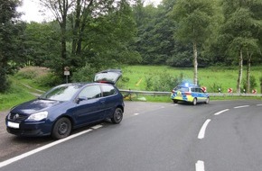 Polizeiinspektion Hameln-Pyrmont/Holzminden: POL-HM: Unfall auf der L 550 - Fahrradfahrer geriet in den Gegenverkehr und prallt gegen einen Pkw - glücklicherweise nur leicht verletzt