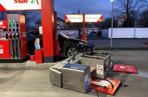 Feuerwehr Gelsenkirchen: FW-GE: Verkehrsunfall-Junger Fahrschüler fährt Gaszapfsäule um- Explosionsgefahr