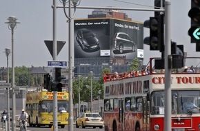 Ford-Werke GmbH: Europas grösstes Auto-Poster präsentiert den neuen Ford Mondeo in Berlin