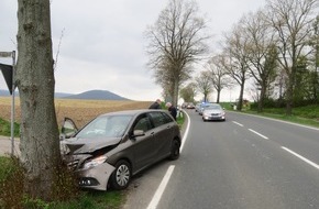 Polizeiinspektion Hameln-Pyrmont/Holzminden: POL-HM: Verkehrsunfälle entlang der Bundesstraße 1 - zwei Verletzte und 50.000 Euro Schaden