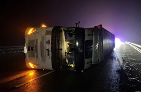 Autobahnpolizeiinspektion: API-TH: Mehrst&uuml;ndige Sperrung der A71 Richtung Schweinfurt nach Lkw-Unfall