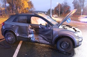 Polizei Hagen: POL-HA: Zwei Autofahrer nach Unfall vorsorglich in Krankenhäuser gebracht