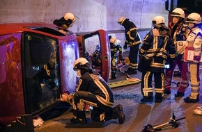 Feuerwehr Bochum: FW-BO: Autobahntunnel Rombacher Hütte - Feuerwehr Bochum übt den Notfall