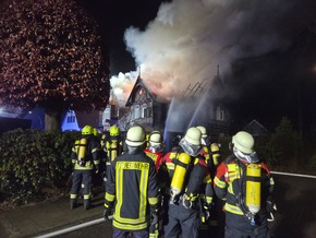 FW-ROW: Wohnhausbrand in Rotenburg - Gro&szlig;brand in der Nacht