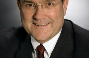 Presse- und Informationszentrum Marine: Deutsche Marine - Pressetermin: Bundesminister der Verteidigung besucht auf seiner Sommerreise wehrtechnisches Unternehmen in Hamburg