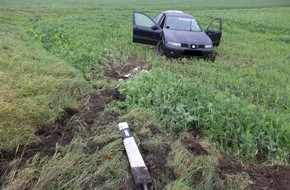 Polizei Minden-Lübbecke: POL-MI: Auto rutscht auf Acker