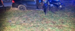 Kreispolizeibeh&ouml;rde Oberbergischer Kreis: POL-GM: Auto kracht gegen Laterne