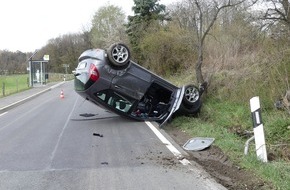 Kreispolizeibehörde Oberbergischer Kreis: POL-GM: 110421-245: 83-Jähriger überschlägt sich mit Auto