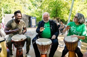 Bund der Deutschen Katholischen Jugend (BDKJ): Trommeln mit Kardinal Marx bei der 72-Stunden-Aktion / Kinder und Jugendliche bauen gemeinsam ein Tipi / Besuch des Schirmherrn der Sozialaktion