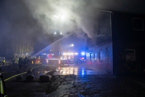 FW-RD: Feuer im Mehrfamilienhaus in Emkendorf