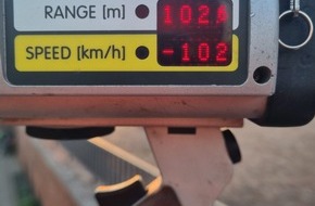 Polizei Düsseldorf: POL-D: Laserkontrollen auf der Oberkasseler Brücke - 40 Anzeigen in 2 ½ Stunden - Trauriger Rekord: 102 Stundenkilometer - Fotos