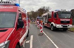 Feuerwehr Moers: FW Moers: Tiefbauunfall im Moerser Norden / Eine Person in Baugrube verschüttet