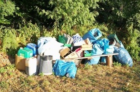 Polizeidirektion Bad Segeberg: POL-SE: Tornesch - Abfall mitten in der Natur entsorgt