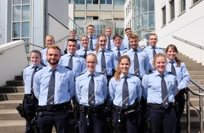 Polizei Rheinisch-Bergischer Kreis: POL-RBK: Rheinisch-Bergischer Kreis - Landrat Stephan Santelmann begrüßt 36 neue Polizistinnen und Polizisten