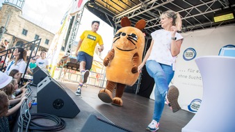 WDR Westdeutscher Rundfunk: Die Maus und die Lokalzeit beim „Langen Tisch“ in Wuppertal / Der WDR ist am Samstag (29.06.) beim Stadtfest „Langer Tisch“ in Wuppertal dabei.