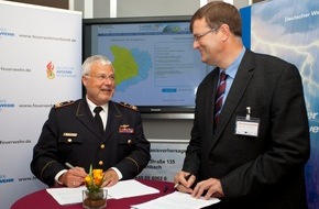 Deutscher Feuerwehrverband e. V. (DFV): DFV und Deutscher Wetterdienst schließen Kooperation / Präsidenten Kröger und Adrian unterzeichnen Vertrag bei Bonner Kongress (mit Bild)
