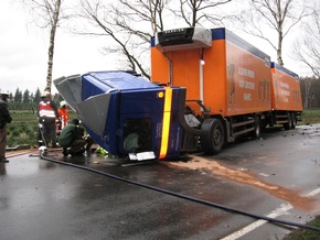 POL-WL: Pkw prallt frontal auf Lkw