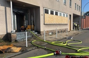 Feuerwehr Essen: FW-E: Rauchentwicklung aus leerstehendem Gebäude - Feuerwehr verhindert Brandausbreitung