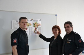 Polizeiinspektion Hameln-Pyrmont/Holzminden: POL-HOL: Polizeikommissariat Holzminden legt Kriminalstatistik 2010 für den Landkreis Holzminden vor: Weniger Straftaten im Landkreis - TOP-Aufklärungsquote von 70,20% -