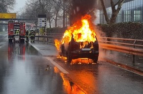 Feuerwehr Dortmund: FW-DO: PKW auf B1 in Vollbrand