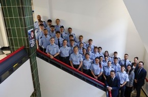 Polizeipräsidium Hamm: POL-HAM: Herzlich willkommen in Hamm: 31 neue Kommissaranwärterinnen und -anwärter starten ihr erstes Praktikum