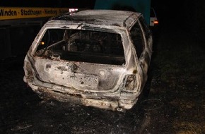 Polizeiinspektion Nienburg / Schaumburg: POL-NI: PKW in Brand gesteckt - Bild im Download -
