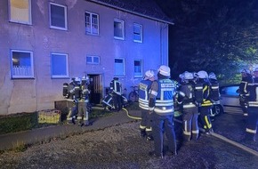 Feuerwehr der Stadt Arnsberg: FW-AR: Zimmerbrand in Hammerweide - Zwei Verletzte bei nächtlichem Feuerwehreinsatz