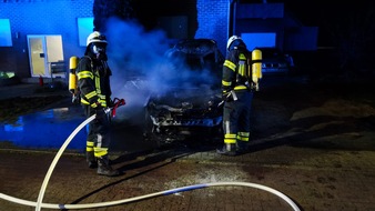 Freiwillige Feuerwehr Bedburg-Hau: FW-KLE: Fahrzeugbrand