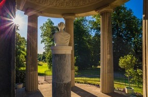 Staatliche Schlösser, Gärten und Kunstsammlungen Mecklenburg-Vorpommern: Schloss Hohenzieritz: Leihgabe zur feierlichen Eröffnung des Luisentags