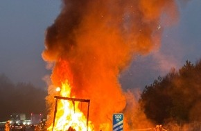Feuerwehr Helmstedt: FW Helmstedt: Brennender Sattelauflieger auf der BAB2