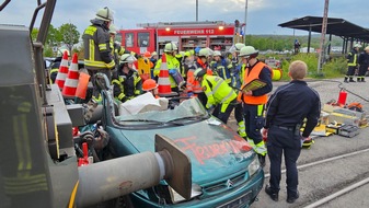 FW-AR: Gemeinsame Übung der Feuerwehr und des Rettungsdienstes