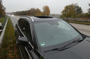 Polizeiinspektion Cuxhaven: POL-CUX: Glasdach eines Pkw auf der BAB27 zerstört - Zeugen gesucht (Lichtbild in der Anlage)