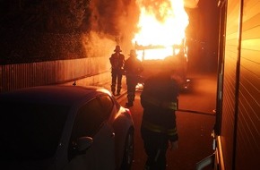 Feuerwehr München: FW-M: Wohnwagen in Vollbrand (Untermenzing)