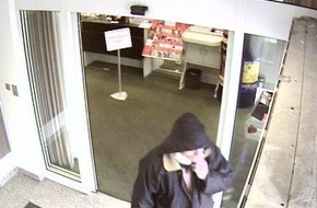 Polizei Rhein-Erft-Kreis: POL-BM: Frechen Bankräuber...Foto 2