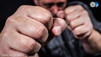 Polizeipräsidium Oberhausen: POL-OB: Streit eskaliert - Schlägerei zwischen mehreren Personen