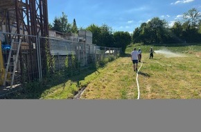 Freiwillige Feuerwehr Stockach: FW Stockach: Flächenbrand an Lagerfläche
