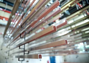 Nota de Prensa Griesser: Éxito de la conversión al aluminio ecológico en la fábrica de Griesser en Nenzing